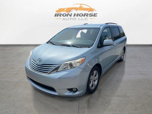Used 2015 Toyota Sienna LE FWD image 1