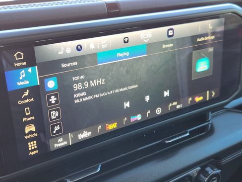 Used 2024 Jeep Gladiator Mojave w/ Safety Group AWD/4WD image 18
