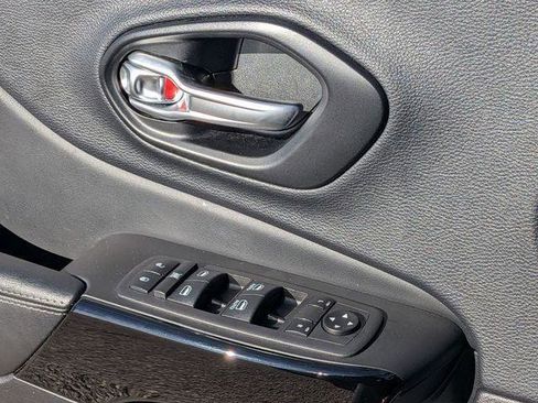 Certified 2023 Jeep Cherokee Altitude Lux image 15