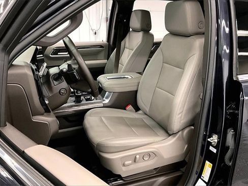 Used 2022 Chevrolet Silverado 1500 LTZ w/ LTZ Premium Package image 20