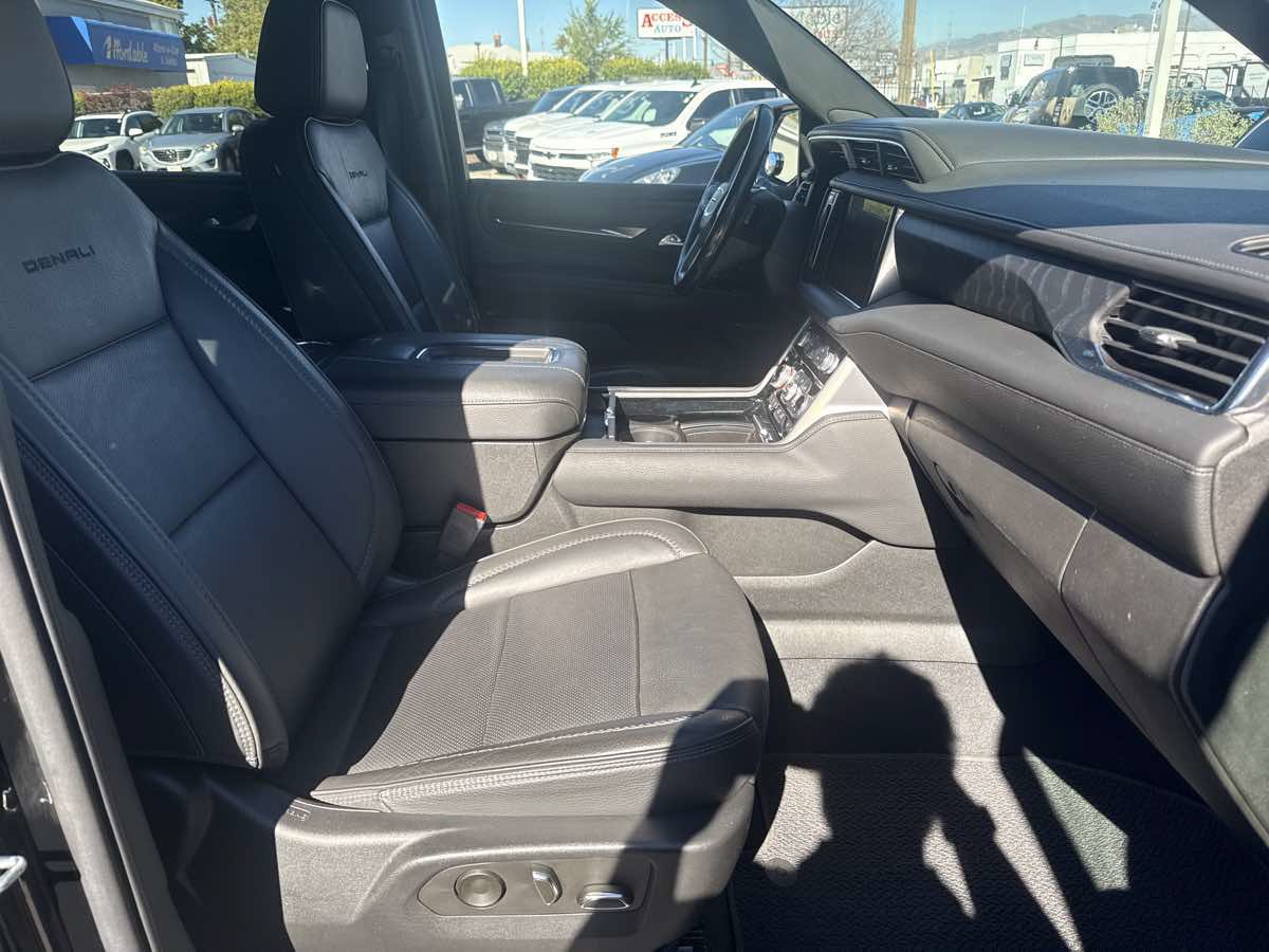 Used 2022 GMC Yukon XL Denali AWD/4WD image 24