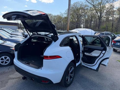 Used 2017 Jaguar F-PACE R-Sport image 8