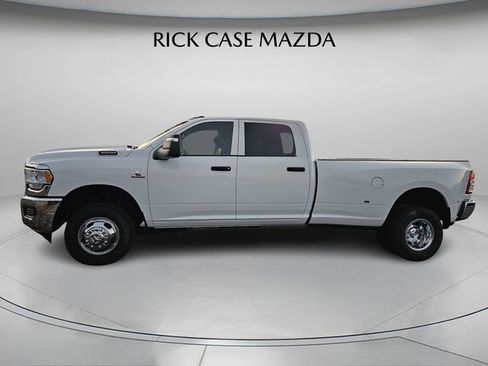 Used 2024 RAM 3500 Tradesman w/ Chrome Appearance Group image 3