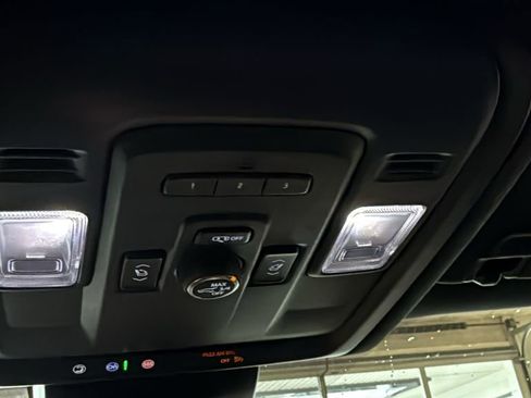 Used 2024 GMC Yukon SLT w/ SLT Luxury Package AWD/4WD image 35