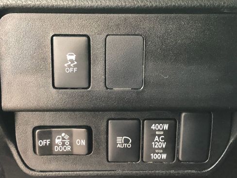 Used 2023 Toyota Tacoma TRD Off-Road image 32