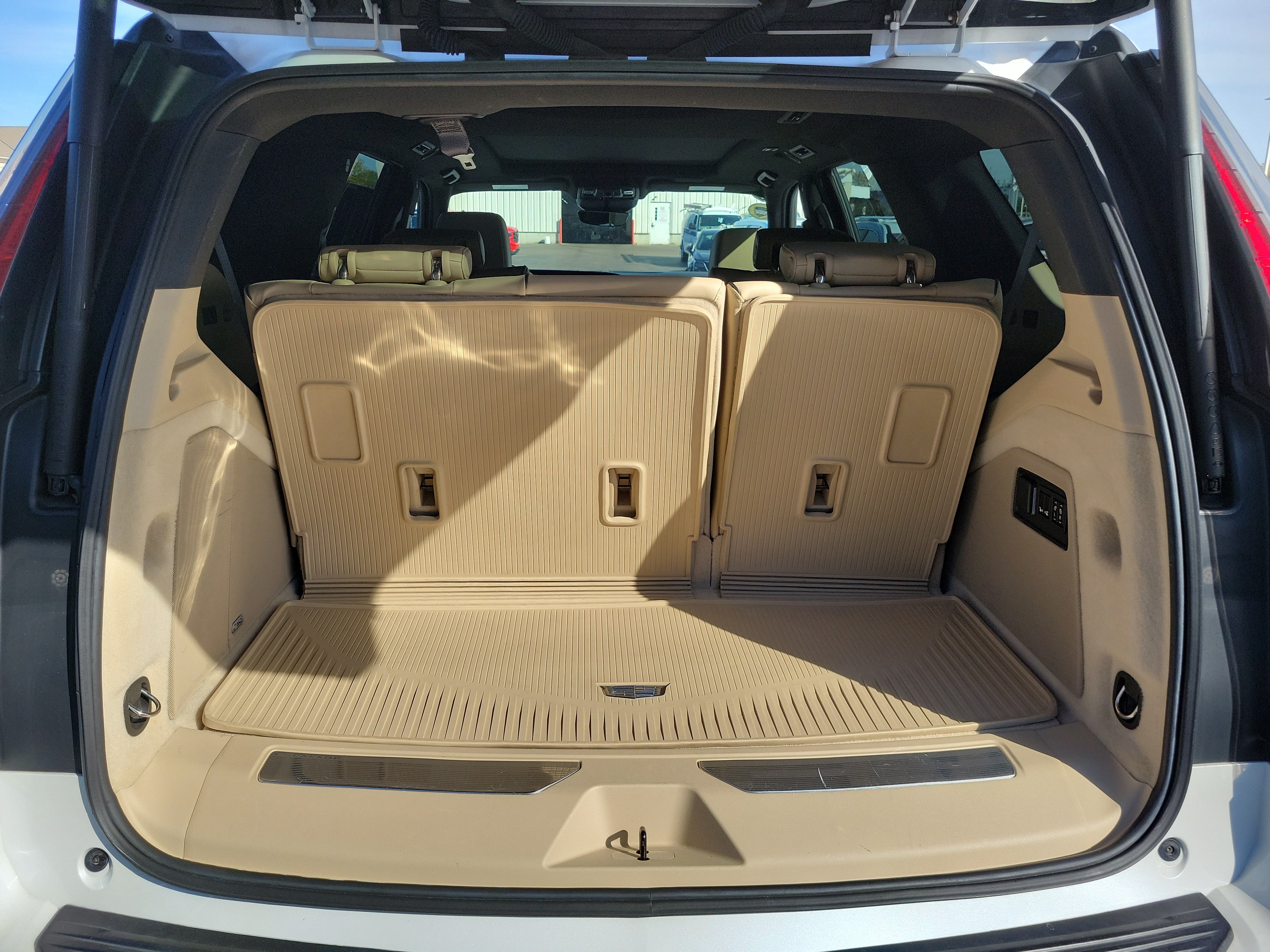 Used 2023 Cadillac Escalade Premium Luxury w/ Performance Package AWD/4WD image 8