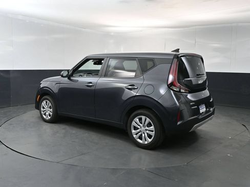 Used 2023 Kia Soul LX FWD image 3