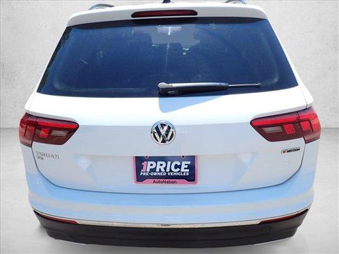 Used 2021 Volkswagen Tiguan SE w/ Panoramic Sunroof Package AWD/4WD image 3