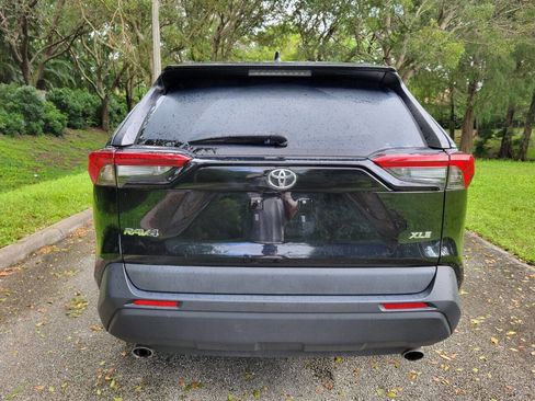 Used 2021 Toyota RAV4 XLE image 6