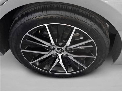 Used 2024 Toyota Camry SE image 9