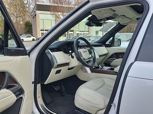 Used 2025 Land Rover Range Rover Long Wheelbase SE image 5