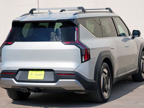 Used 2024 Kia EV9 Wind AWD/4WD image 52