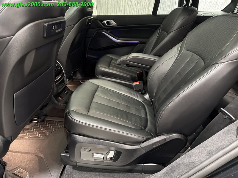 Used 2022 BMW X7 xDrive40i w/ M Sport Package AWD/4WD image 9