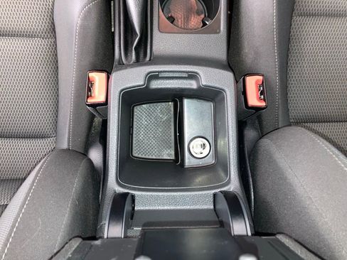 Used 2018 Volkswagen Golf S image 11