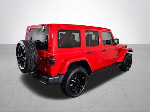 Used 2022 Jeep Wrangler Unlimited Sahara w/ Cold Weather Group image 6