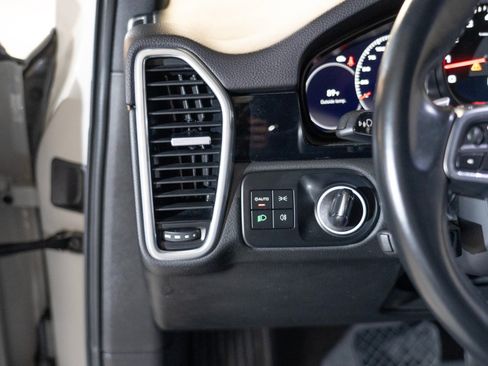 Certified 2023 Porsche Cayenne Coupe AWD/4WD image 23