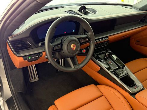 Used 2025 Porsche 911 Carrera RWD image 19