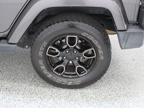 Used 2017 Jeep Wrangler Unlimited Sahara AWD/4WD image 10