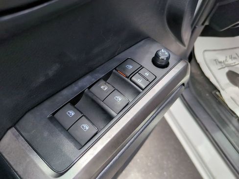 Used 2021 Toyota Tacoma SR5 RWD image 19