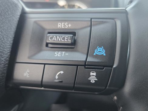 Used 2025 Nissan Rogue SV FWD image 22