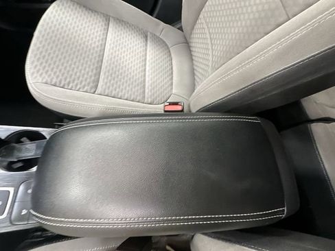 Used 2022 Ford Escape SE w/ SE Sport Appearance Package image 22