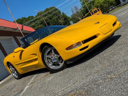 Used 2004 Chevrolet Corvette Convertible w/ Preferred Equipment Group RWD image 29