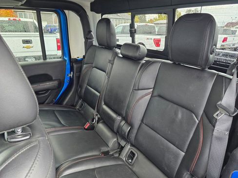 Used 2021 Jeep Gladiator Rubicon w/ Dual Top Group AWD/4WD image 17
