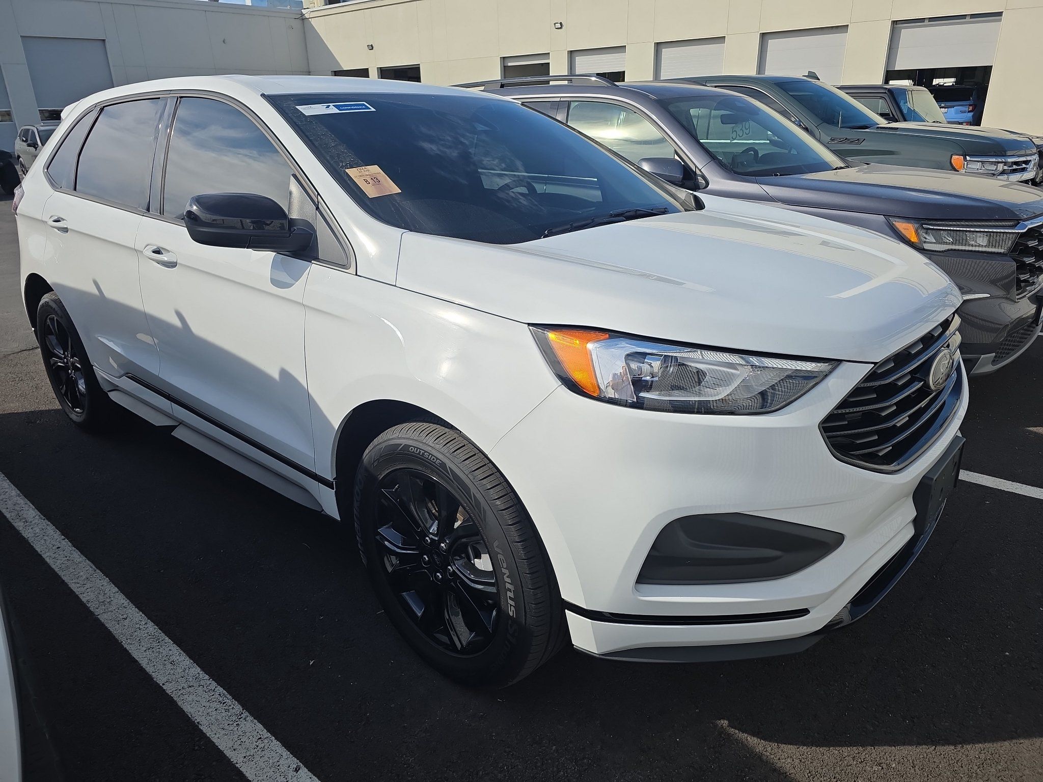Used 2024 Ford Edge SE w/ Black Appearance Package AWD/4WD image 2