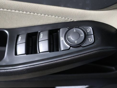 Used 2023 Chevrolet Traverse LS image 35