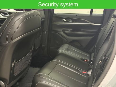 Used 2025 Jeep Grand Cherokee Limited w/ Luxury Tech Group II AWD/4WD image 30