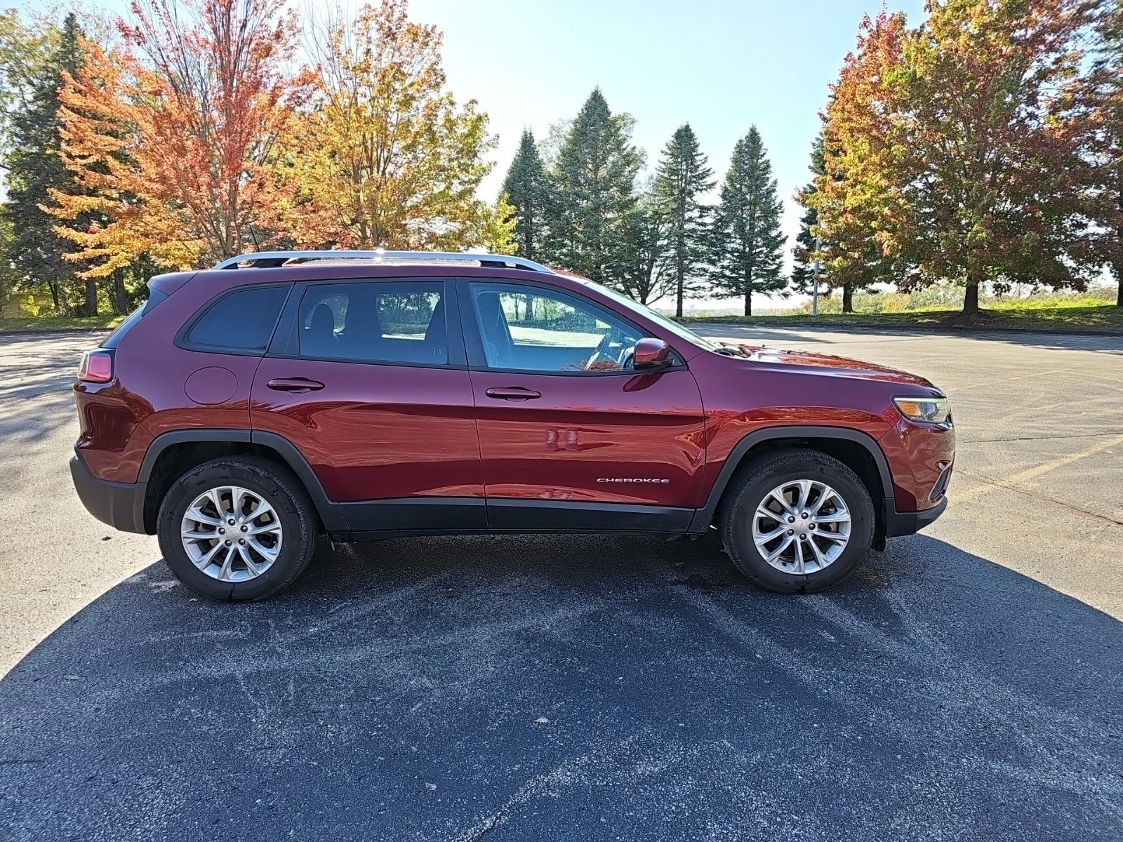 Used 2021 Jeep Cherokee Latitude AWD/4WD image 7