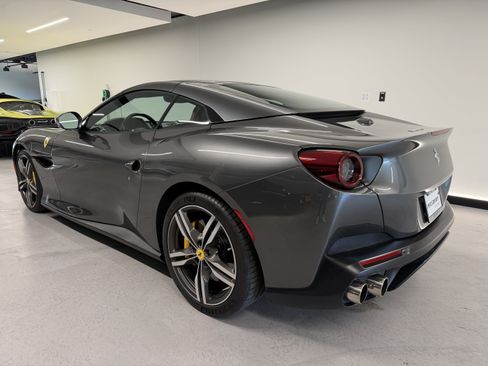 Used 2019 Ferrari Portofino RWD image 2