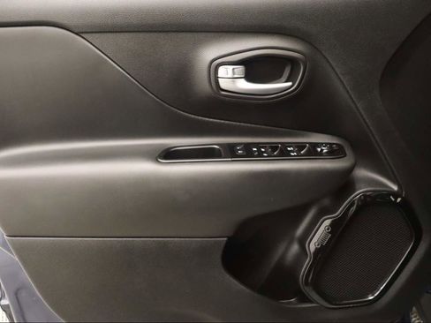 Used 2020 Jeep Renegade Altitude w/ UConnect 8.4 Nav Group image 18