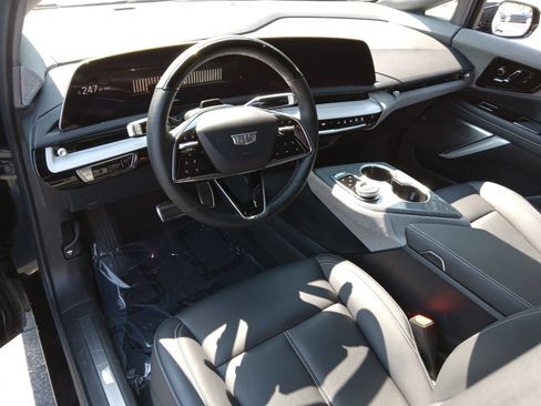 Used 2025 Cadillac Optiq Luxury 1 AWD/4WD image 12