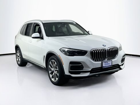 Used 2022 BMW X5 xDrive40i w/ Premium Package image 3