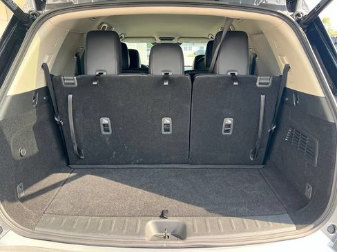 Used 2025 Nissan Pathfinder SL FWD image 21