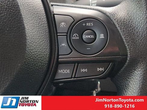 Used 2025 Toyota Corolla LE FWD image 28