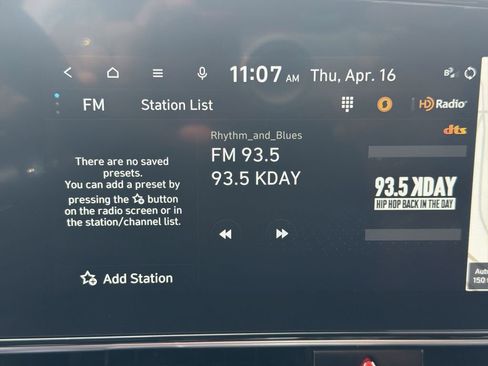 Used 2023 Hyundai Elantra SEL w/ Convenience Package FWD image 12