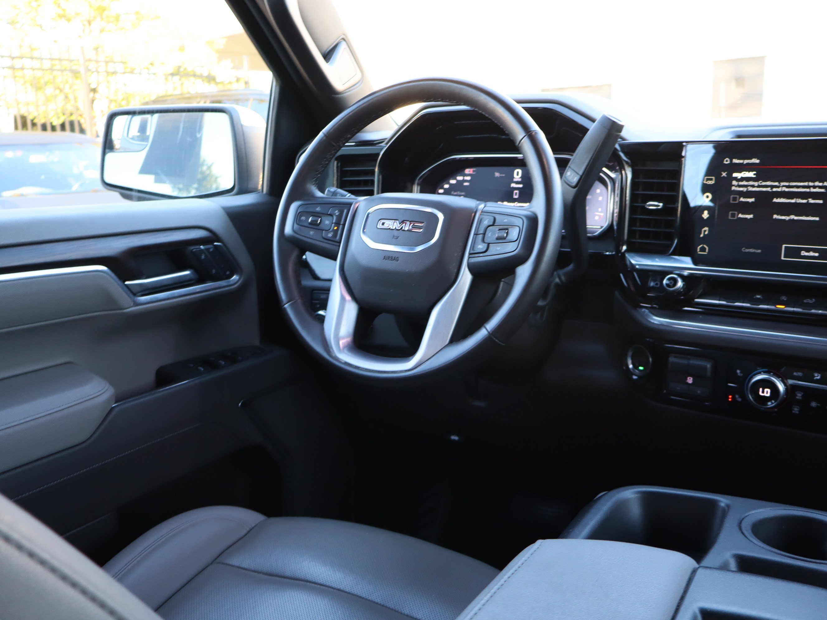Used 2025 GMC Sierra 1500 SLT AWD/4WD image 13