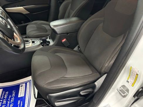 Used 2017 Jeep Cherokee Latitude FWD image 14