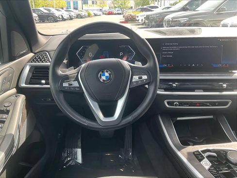 Used 2024 BMW X5 xDrive40i AWD/4WD image 8