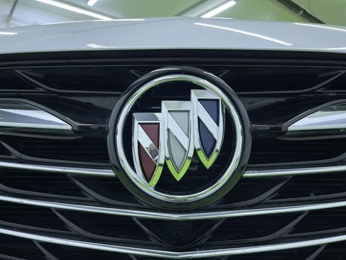 Used 2023 Buick Enclave Essence image 13