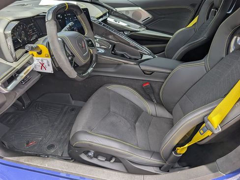 Used 2025 Chevrolet Corvette Z06 RWD image 11
