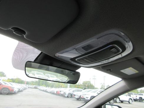 Used 2025 Hyundai Elantra SE FWD image 25