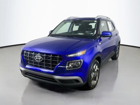 Used 2025 Hyundai Venue SEL FWD image 3