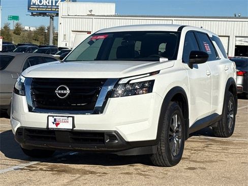 Certified 2025 Nissan Pathfinder S image 4