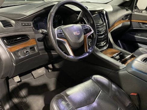 Used 2019 Cadillac Escalade ESV Luxury image 10