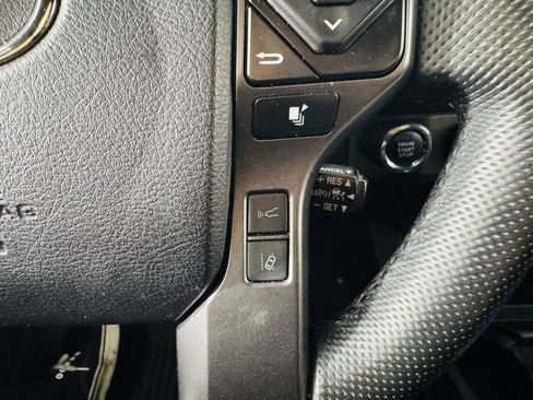 Used 2022 Toyota Tacoma TRD Off-Road AWD/4WD image 14