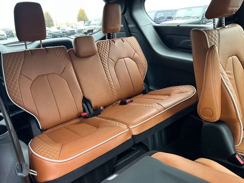 New 2026 Chrysler Pacifica Pinnacle image 30