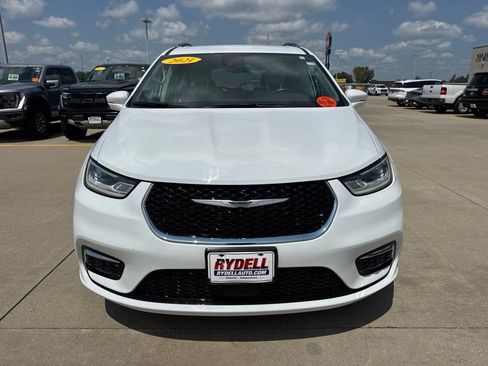 Used 2021 Chrysler Pacifica Touring-L w/ Premium & Safety Sphere Group AWD/4WD image 28